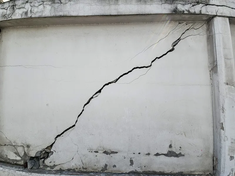 Concrete Wall Crack
